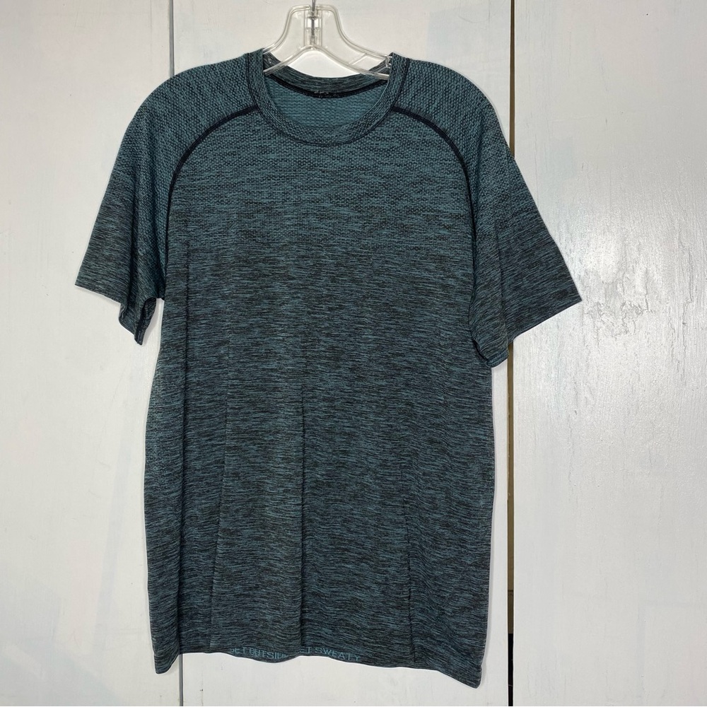 Lululemon bundle of two short sleeve men’s T shirts size medium - Picture 6 of 8